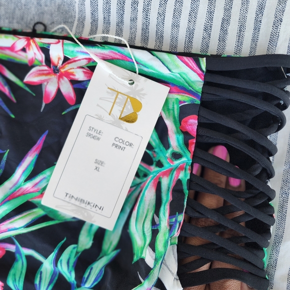 NWOT | Two-Piece Tropical Print Ruffled Swimsuit - Picture 7 of 8